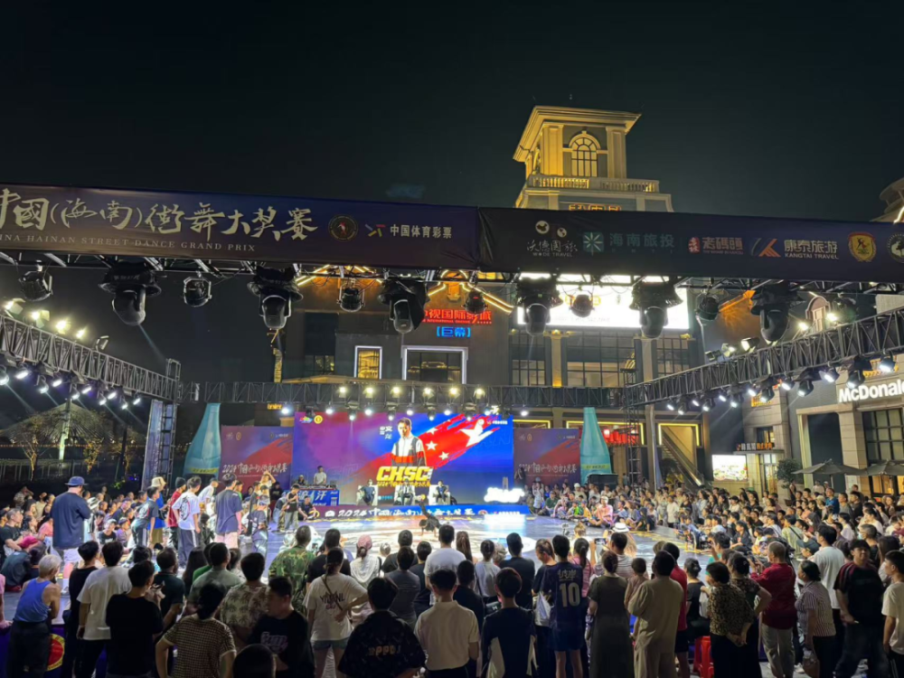 关于体育赛事热潮席卷全城，球迷心潮澎湃的信息